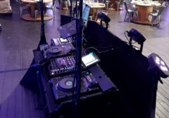 Statek U Prahy - instalace DJ stage