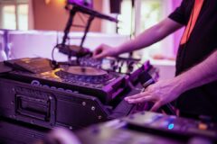 DJ na svatbu - hudba ušitá přesně na míru