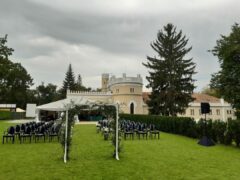 Chateau St. Havel - pohled na venkovní obřadní místo